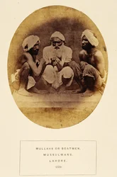 Mullahs o barcaioli, Mussulmani, Lahore, da The People of India, di J. Forbes Watson, pubblicato 1868 (albumen print)